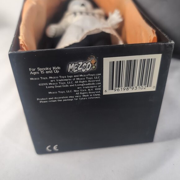 Mezco Toyz Living Dead Dolls Series 16 Eleanor Doll w/ Certificate - No Costume - Picture 8 of 15